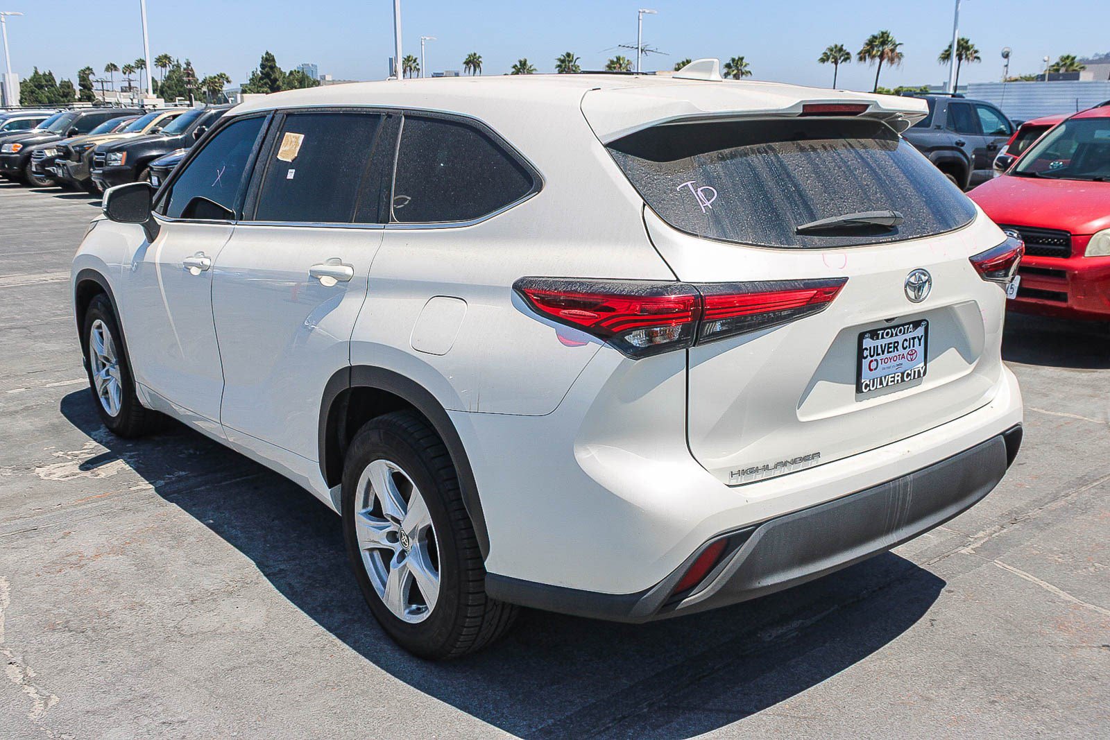Used 2021 Toyota Highlander L FWD image 12