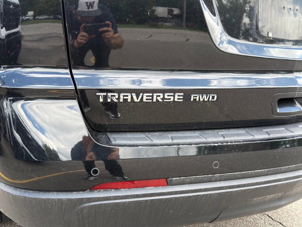 Used 2017 Chevrolet Traverse LT w/ Style and Technology Package AWD/4WD image 3