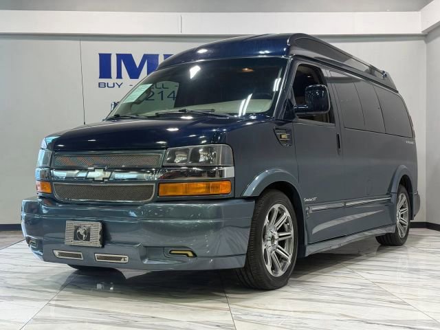 Used 2017 Chevrolet Express 2500 RWD image 2