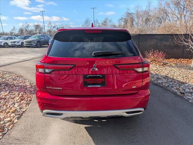 Used 2024 Mitsubishi Outlander SE image 4