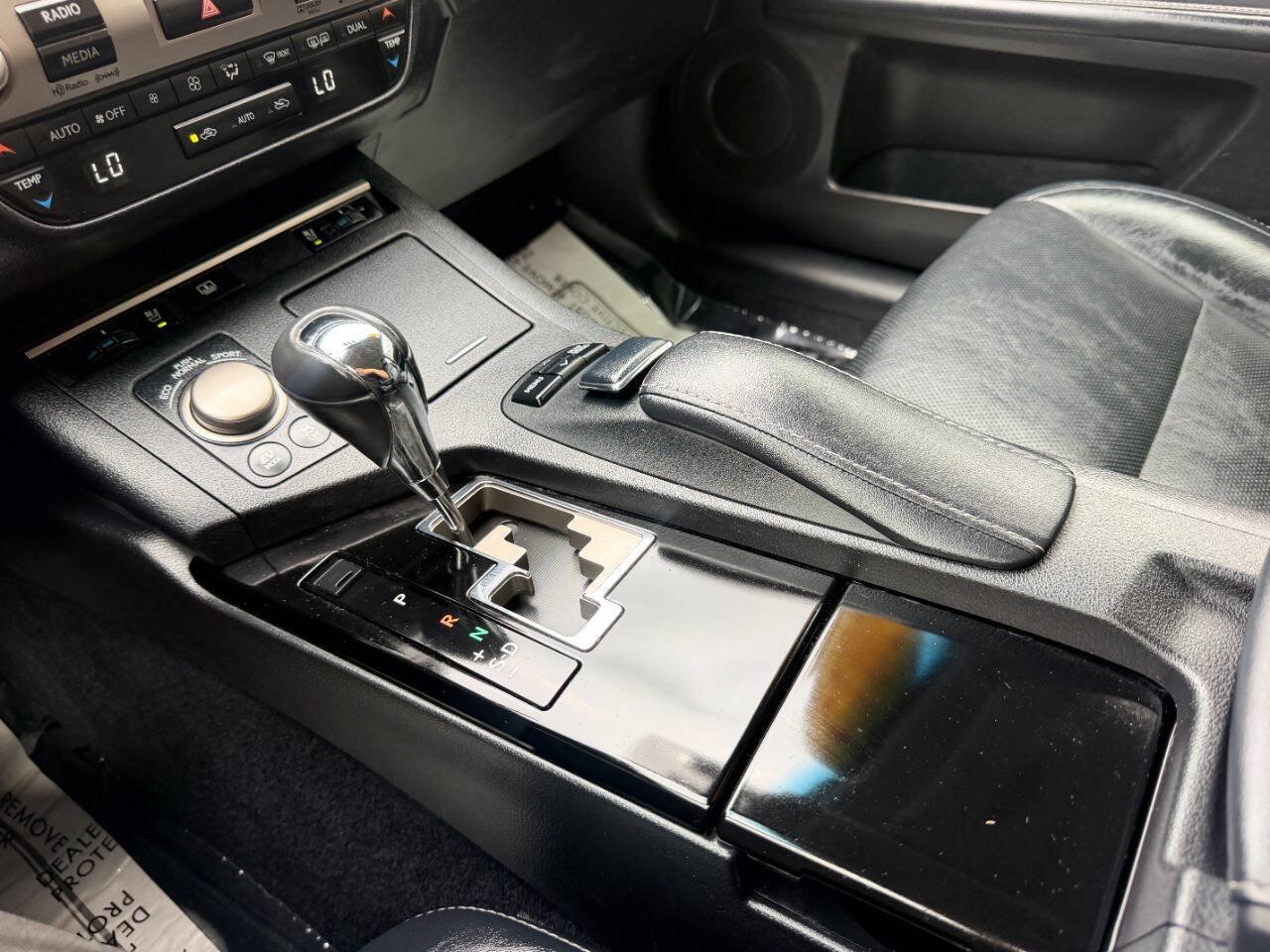 Used 2013 Lexus ES 300h w/ Luxury Pkg FWD image 38