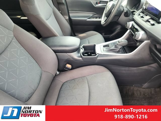 Used 2025 Toyota RAV4 XLE AWD/4WD image 14