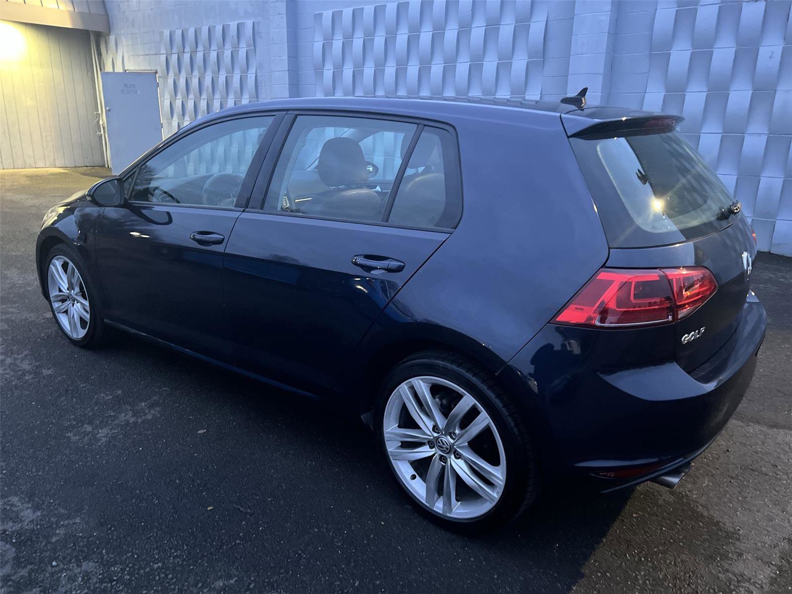 Used 2015 Volkswagen Golf TDI SEL image 8