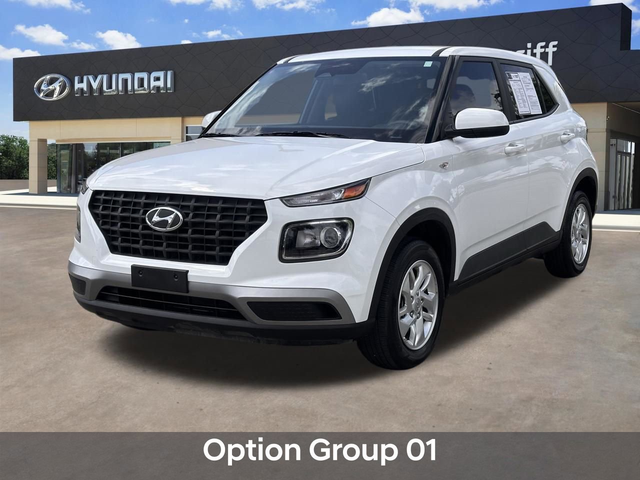 Certified 2025 Hyundai Venue SE image 2