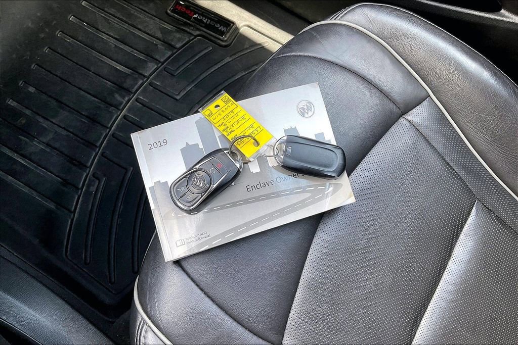 Used 2019 Buick Enclave Avenir w/ LPO, Cargo Package FWD image 10