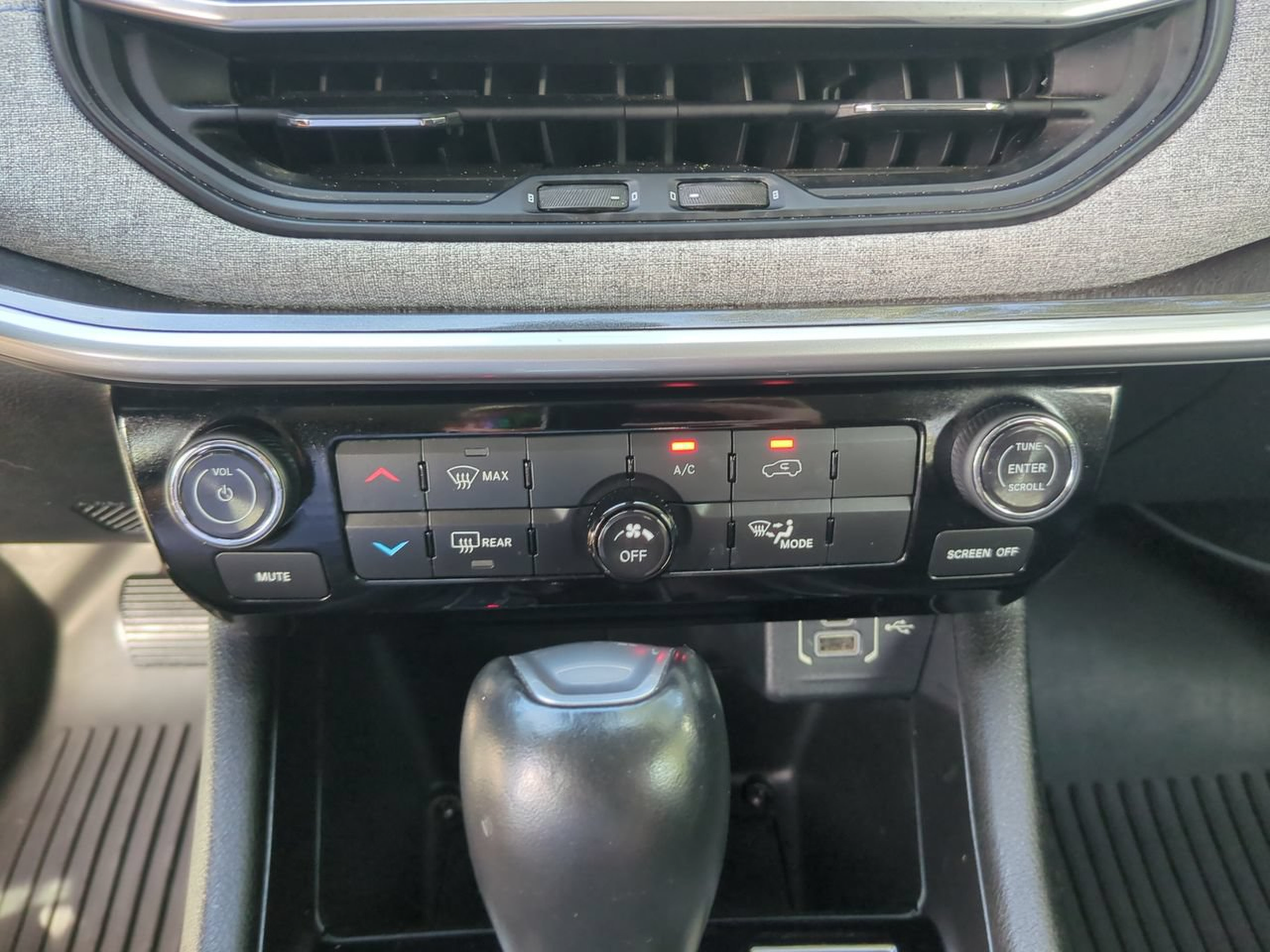 Used 2022 Jeep Compass Latitude FWD image 31