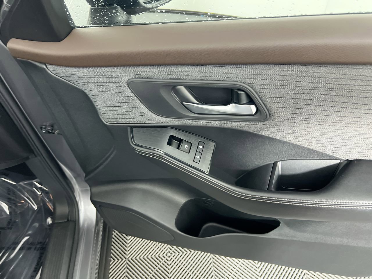 Used 2022 Nissan Rogue SV FWD image 28