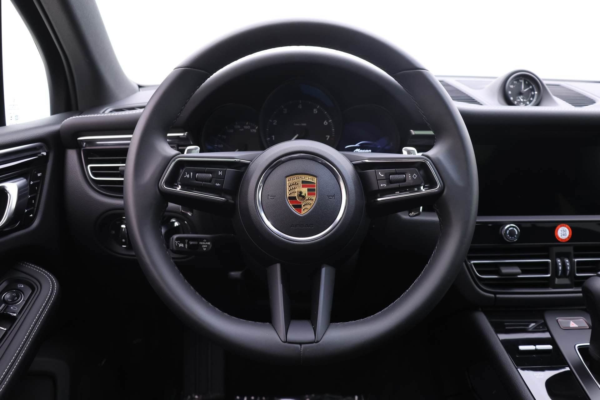 Used 2025 Porsche Macan AWD/4WD image 25