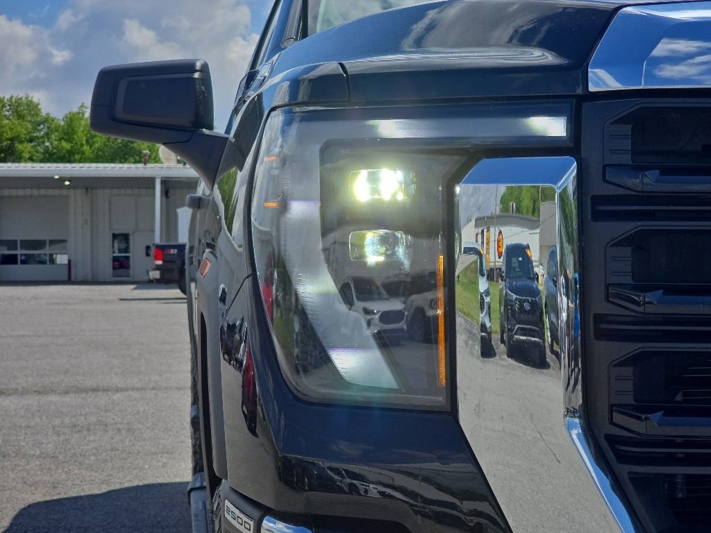 Used 2024 GMC Sierra 2500 Pro w/ Convenience Package AWD/4WD image 9