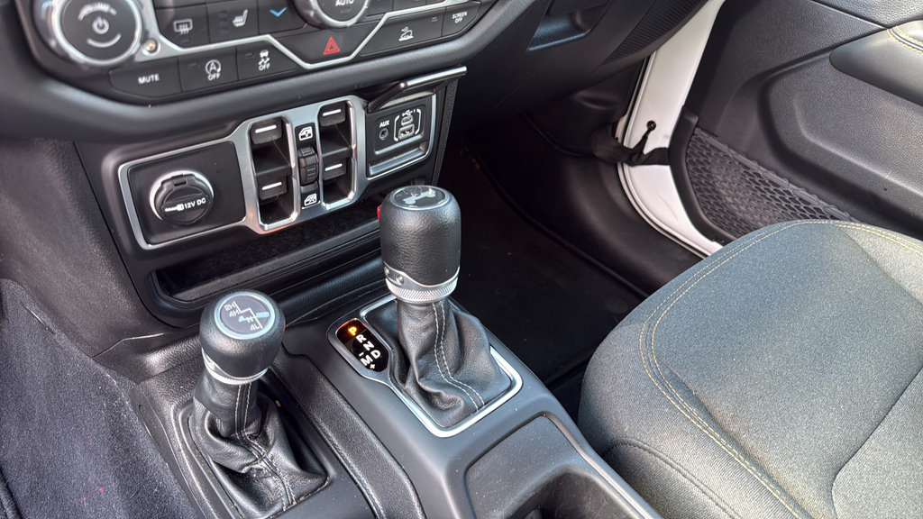 Used 2026 Jeep Wrangler Unlimited Sahara AWD/4WD image 35