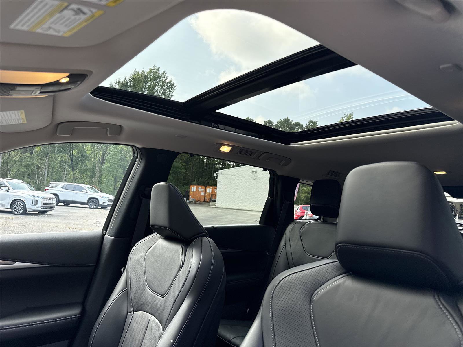 Used 2025 INFINITI QX60 Luxe w/ Vision Package image 21