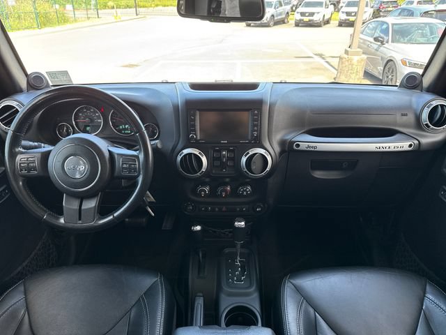 Used 2014 Jeep Wrangler Unlimited Rubicon w/ Connectivity Group AWD/4WD image 12