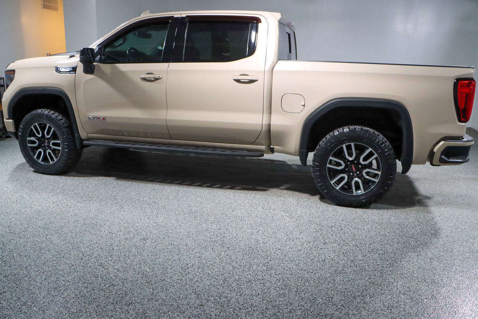 Used 2022 GMC Sierra 1500 AT4 w/ AT4 Premium Package image 11