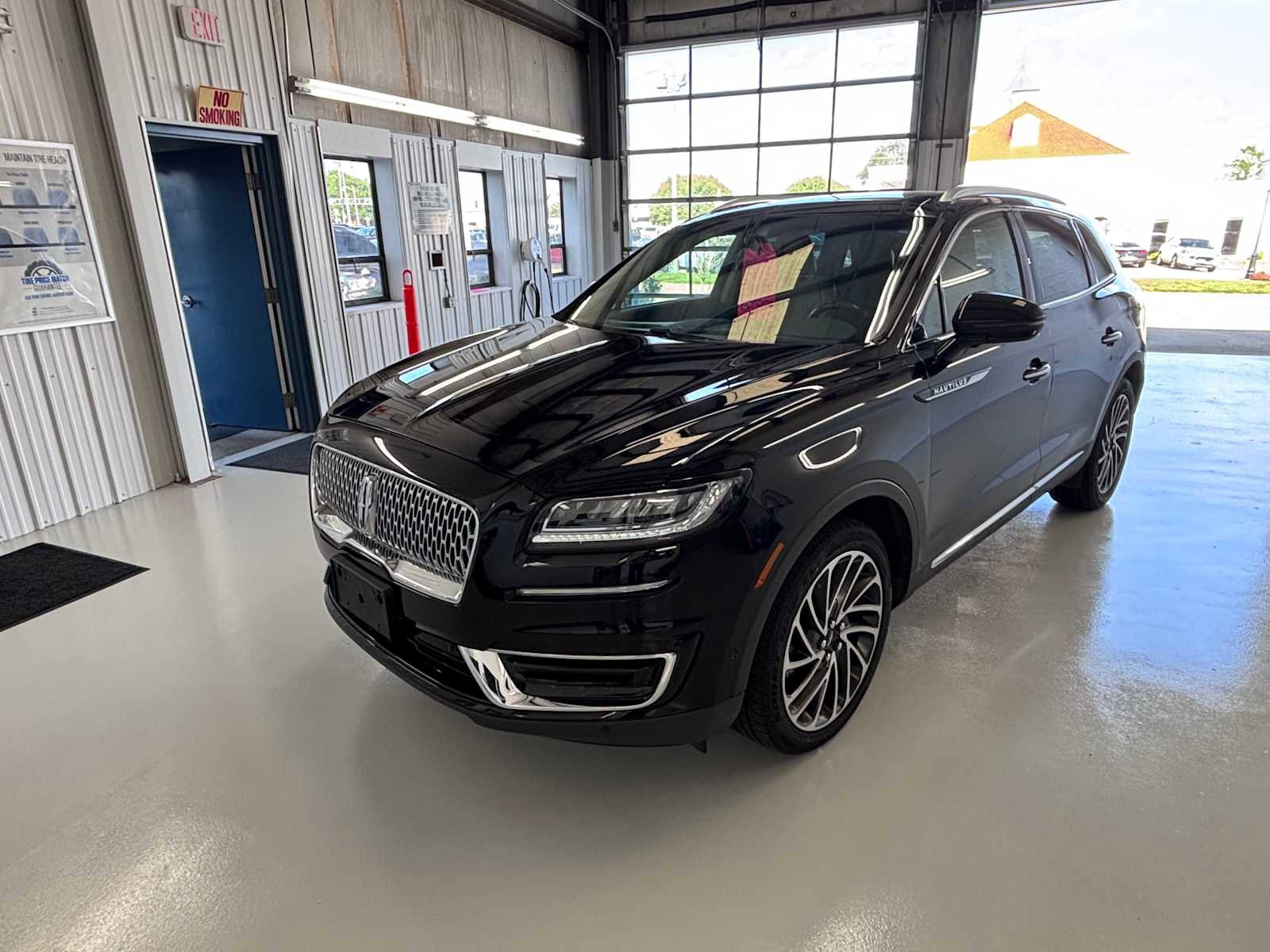Used 2019 Lincoln Nautilus Reserve AWD/4WD image 3
