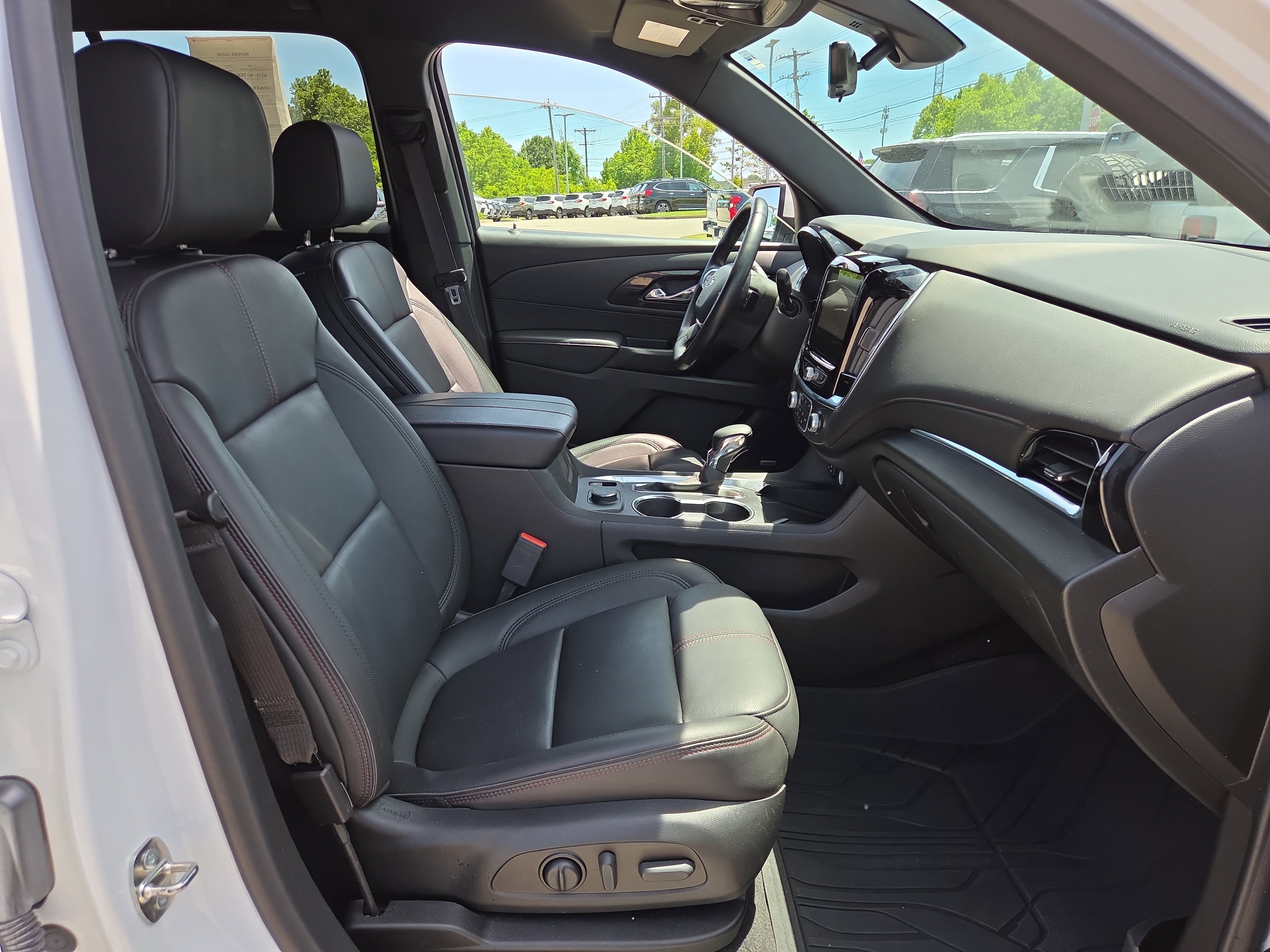 Used 2023 Chevrolet Traverse RS w/ LPO, Floor Liner Package FWD image 17