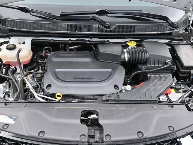 Used 2025 Chrysler Pacifica Select image 33