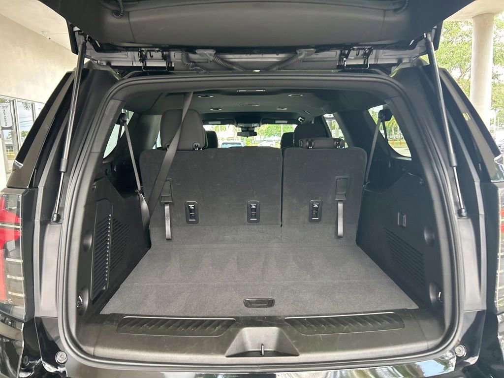 Used 2025 Chevrolet Suburban LS RWD image 37