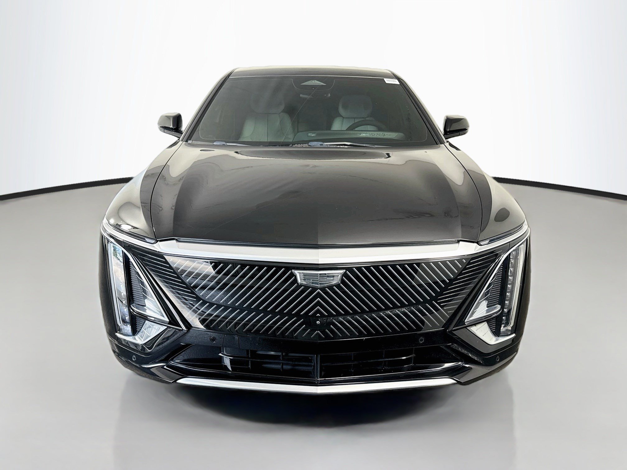 Used 2023 Cadillac Lyriq AWD image 2