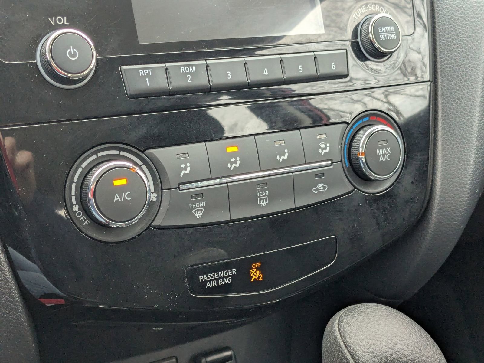 Used 2015 Nissan Rogue S image 21