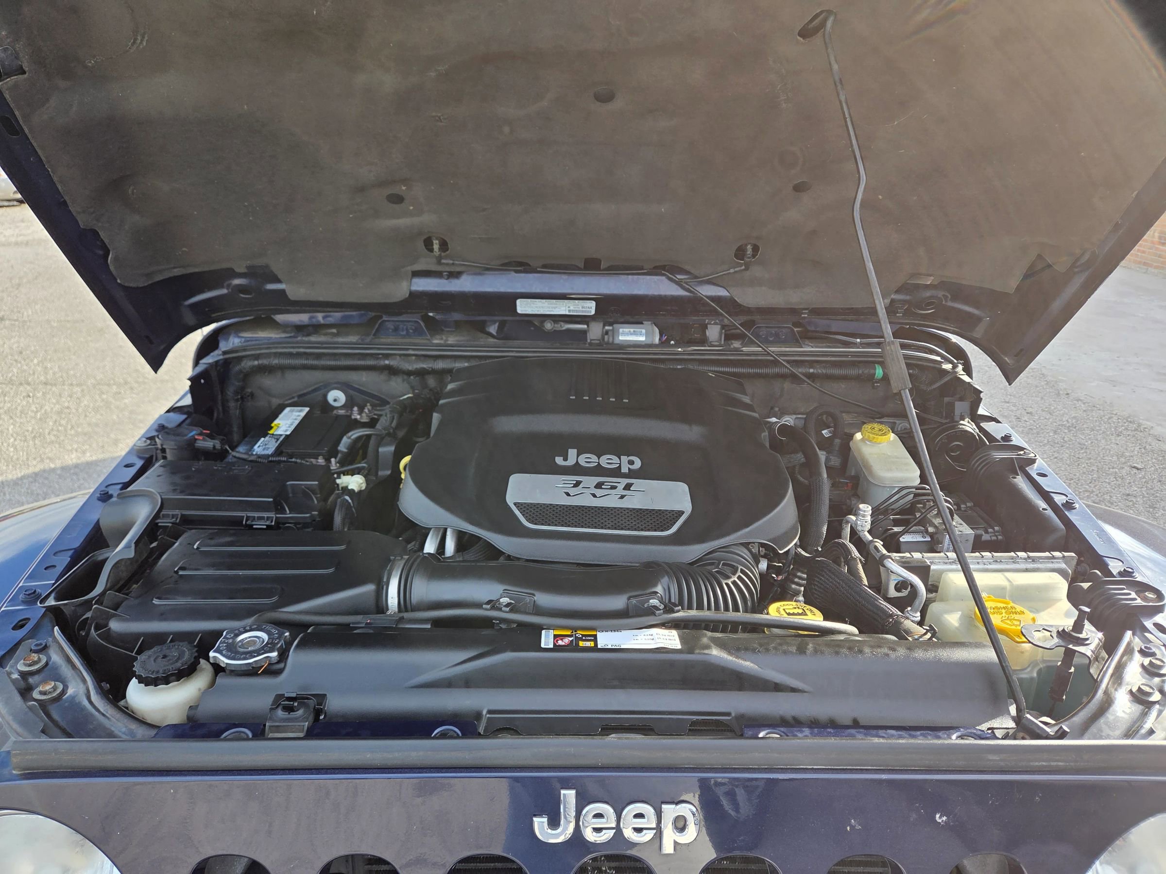 Used 2013 Jeep Wrangler Unlimited Sahara w/ Connectivity Group image 23