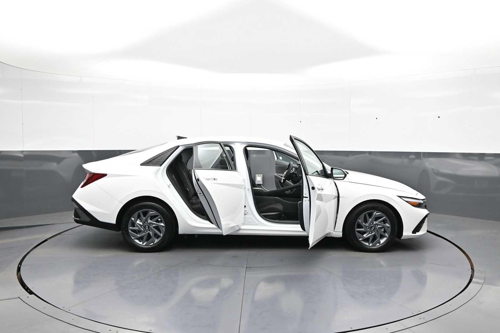 Certified 2024 Hyundai Elantra SEL FWD image 40
