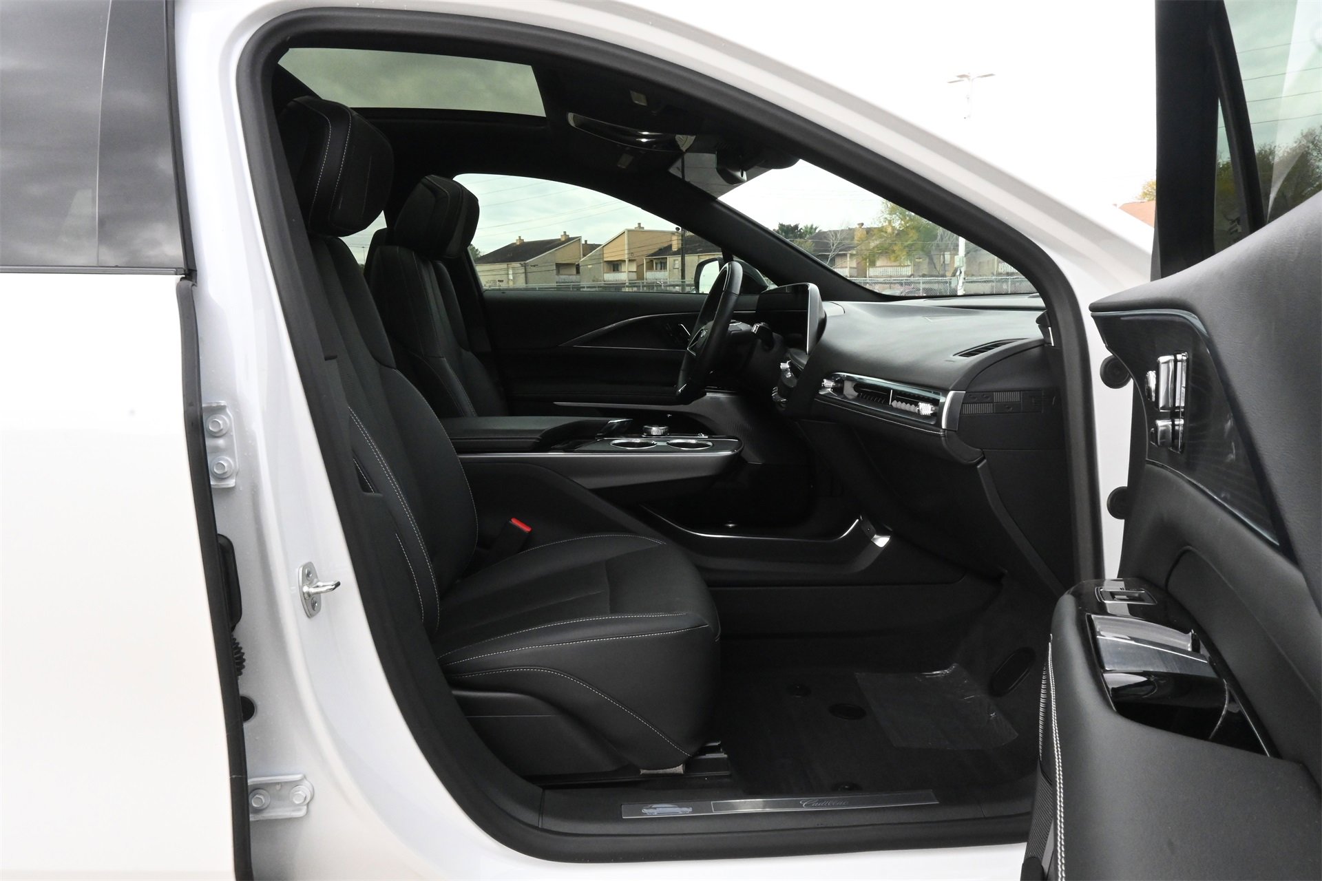 Certified 2024 Cadillac Lyriq Luxury image 26