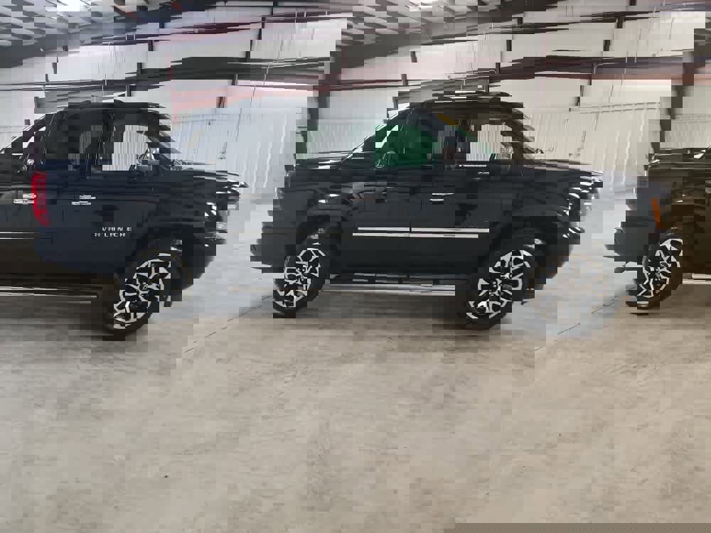 Used 2013 Chevrolet Avalanche LTZ image 6