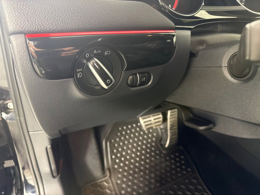 Used 2017 Volkswagen Jetta GLI image 14