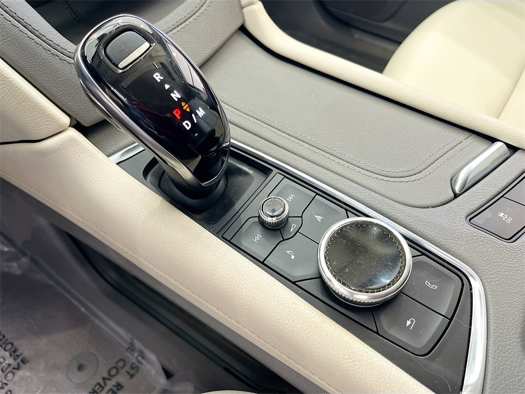 Used 2025 Cadillac XT5 Premium Luxury w/ LPO, ONYX Package image 17