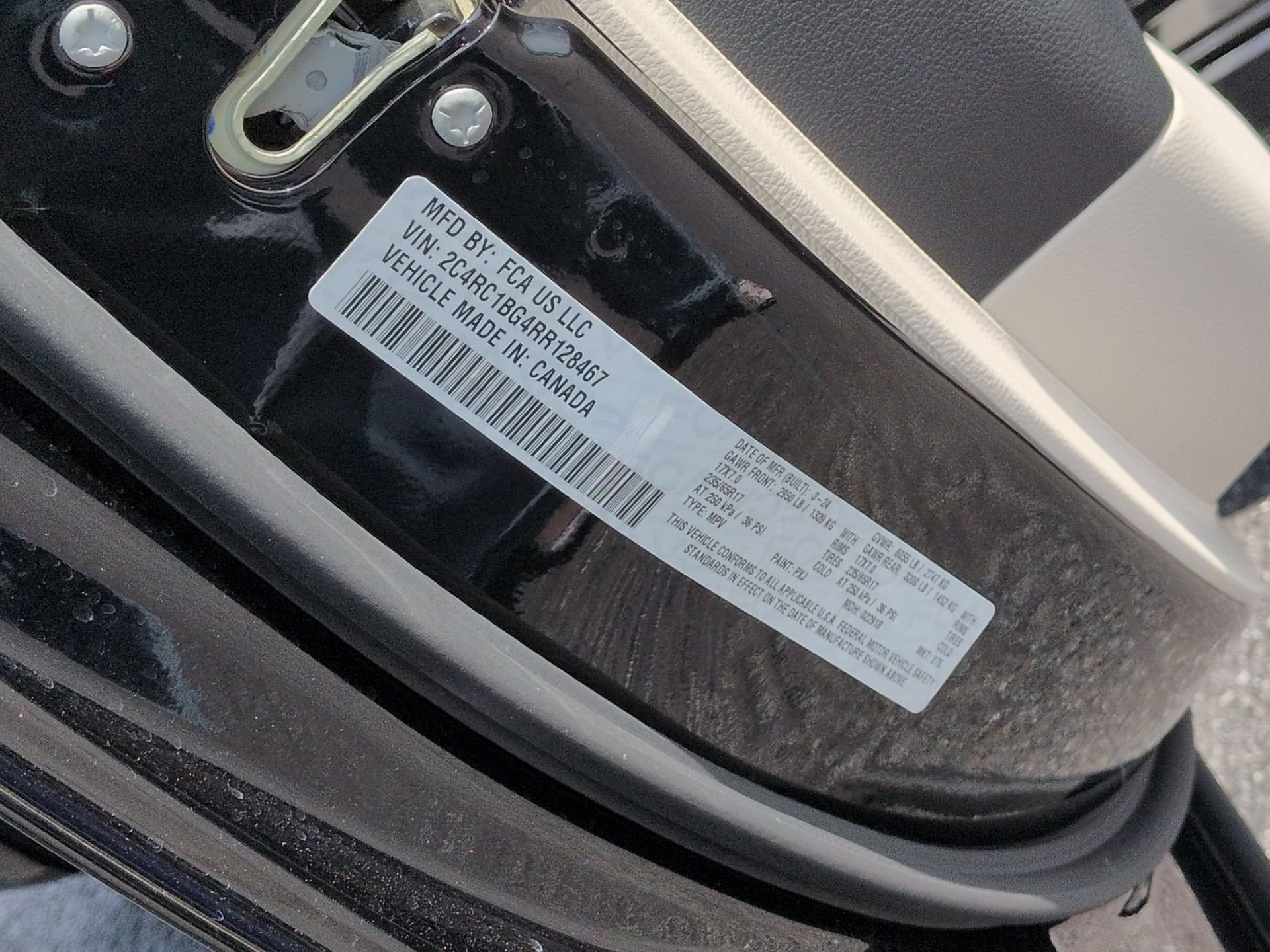 Used 2024 Chrysler Pacifica Touring-L FWD image 33