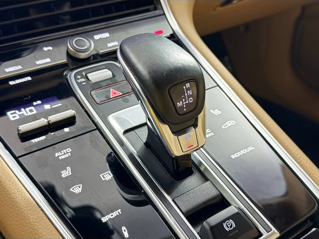 Used 2021 Porsche Panamera RWD image 17