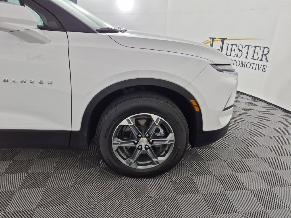 Used 2025 Chevrolet Blazer LT AWD/4WD image 11