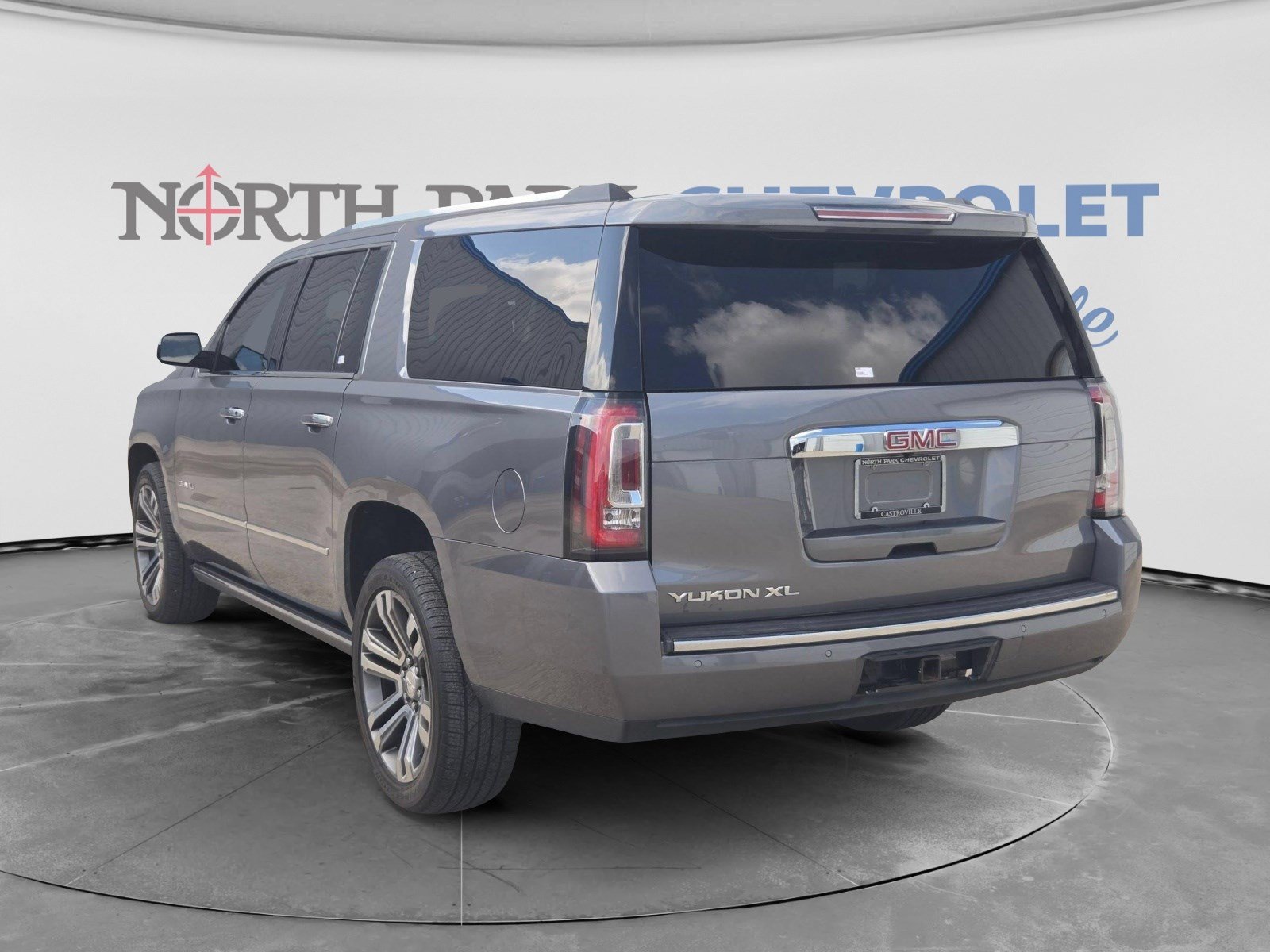 Used 2020 GMC Yukon XL Denali w/ Denali Premium Package AWD/4WD image 5