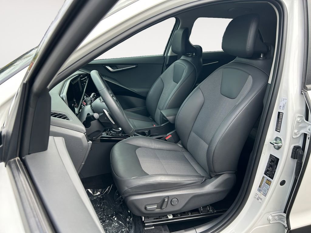 Used 2023 Kia Niro EX FWD image 6