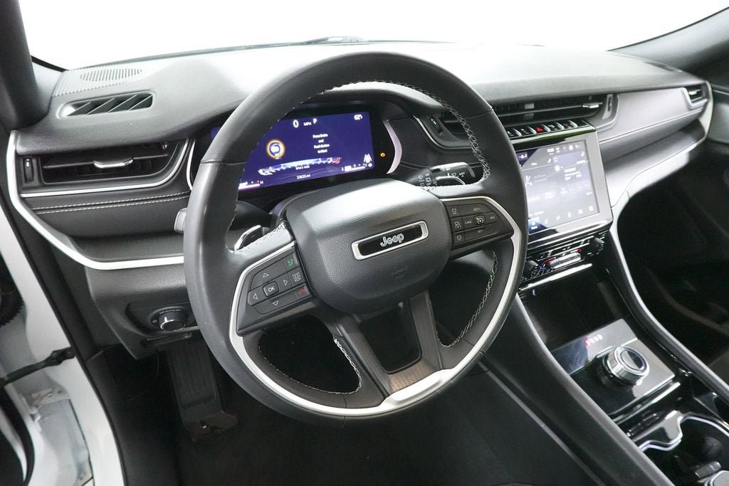 Used 2023 Jeep Grand Cherokee Altitude AWD/4WD image 25