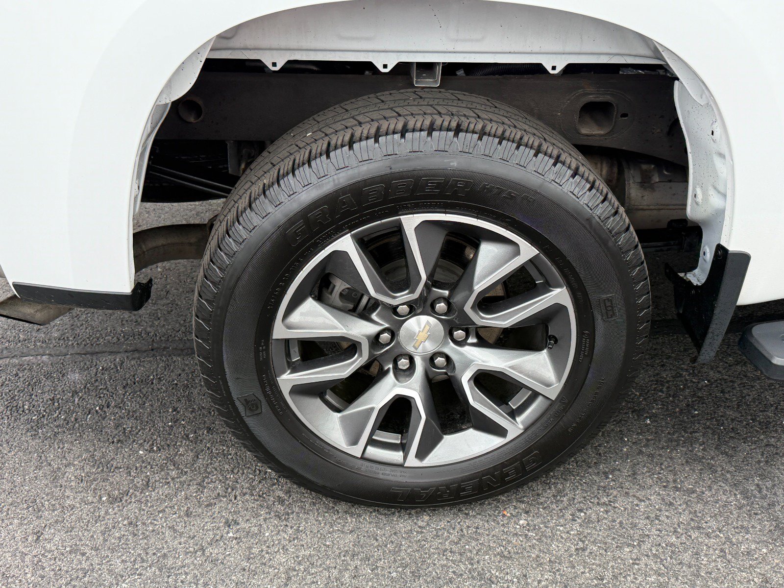 Used 2023 Chevrolet Silverado 1500 LT AWD/4WD image 11