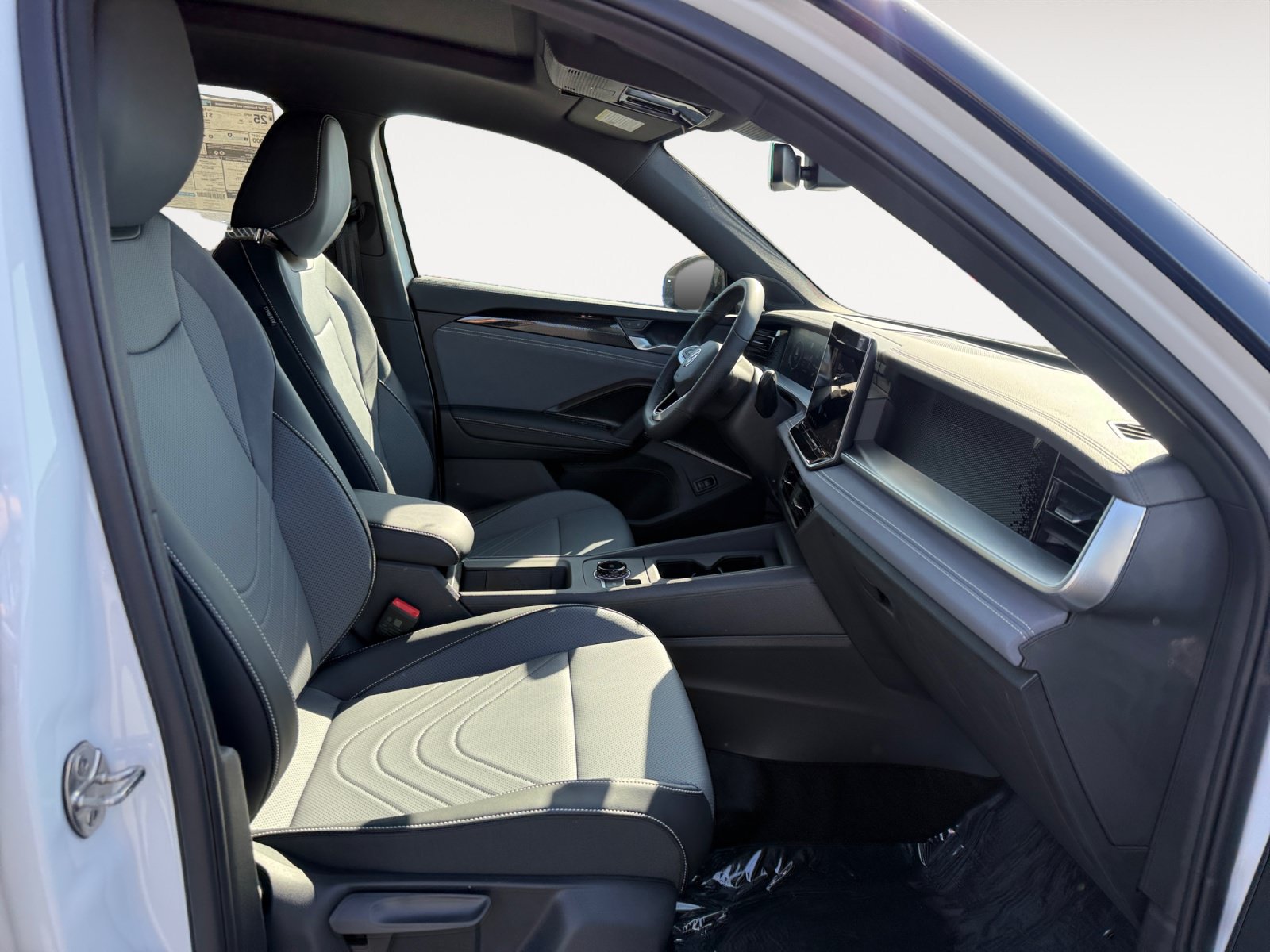 New 2026 Volkswagen Tiguan SE R-Line AWD/4WD image 19
