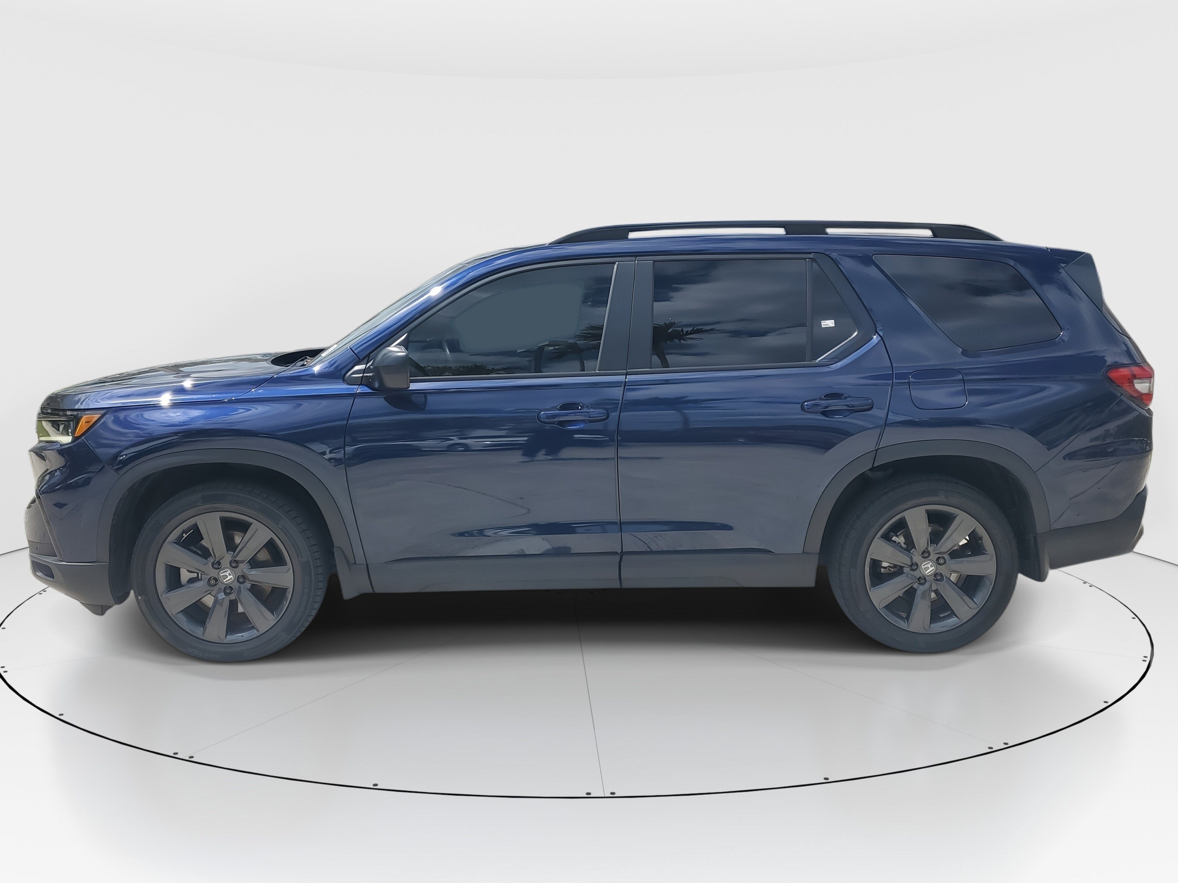 Used 2025 Honda Pilot Sport image 6