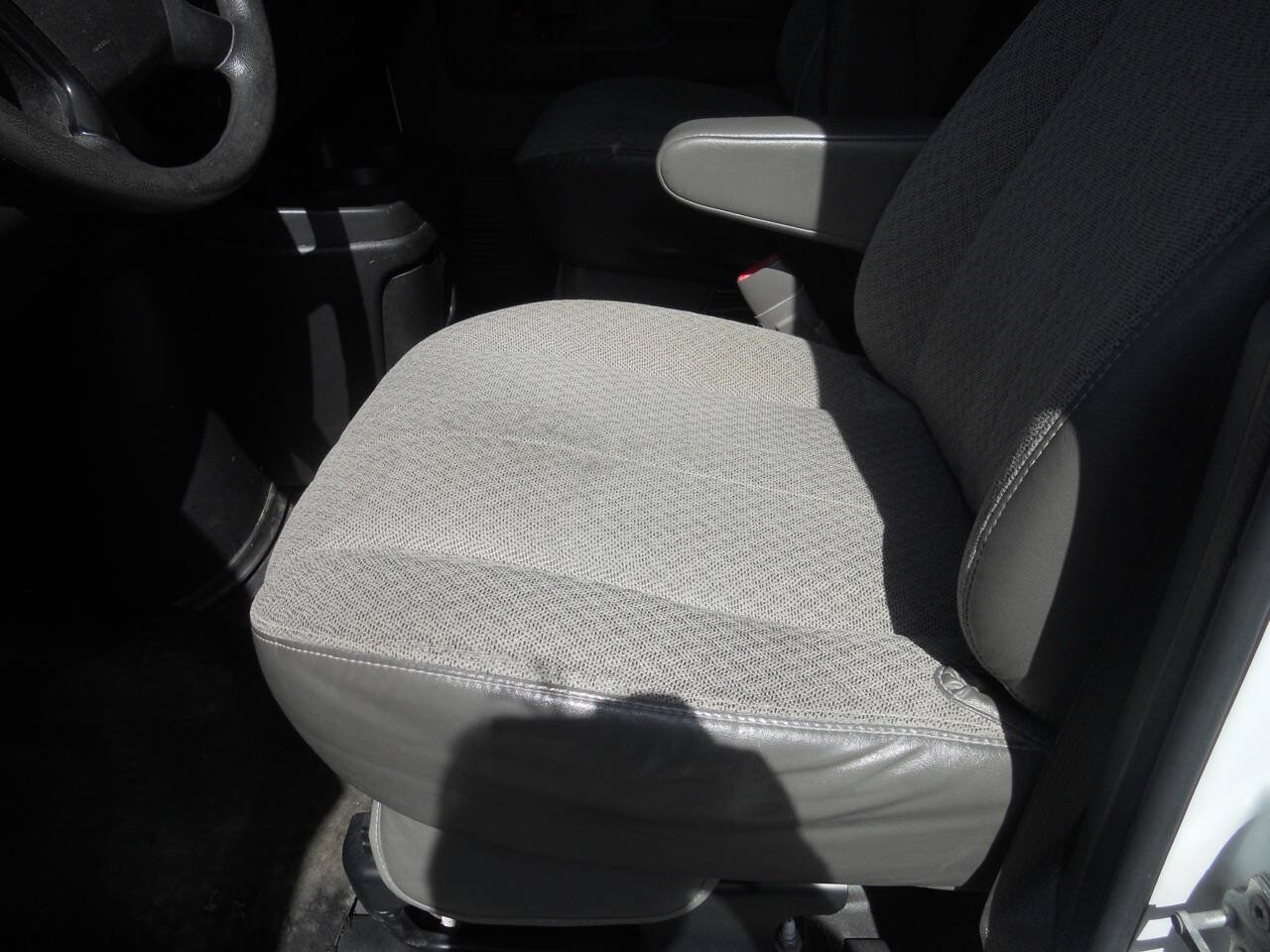 Used 2013 Chevrolet Express 2500 RWD image 19