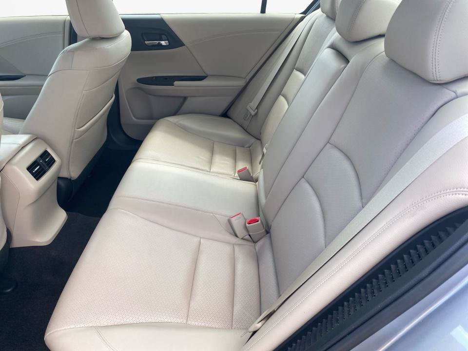 Used 2017 Honda Accord Touring image 16