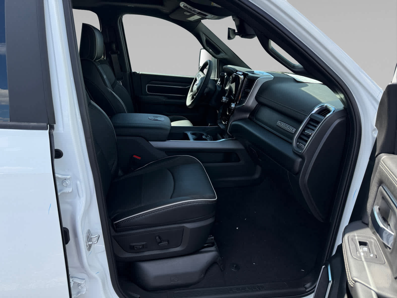 New 2026 RAM 2500 Laramie w/ Night Edition AWD/4WD image 15