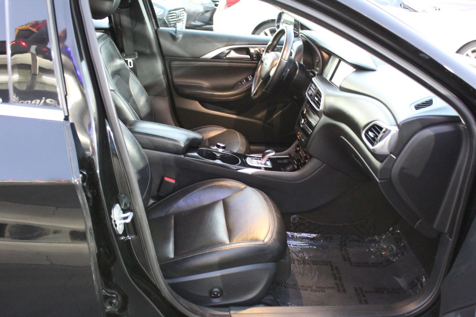 Used 2017 INFINITI QX30 Premium FWD image 10