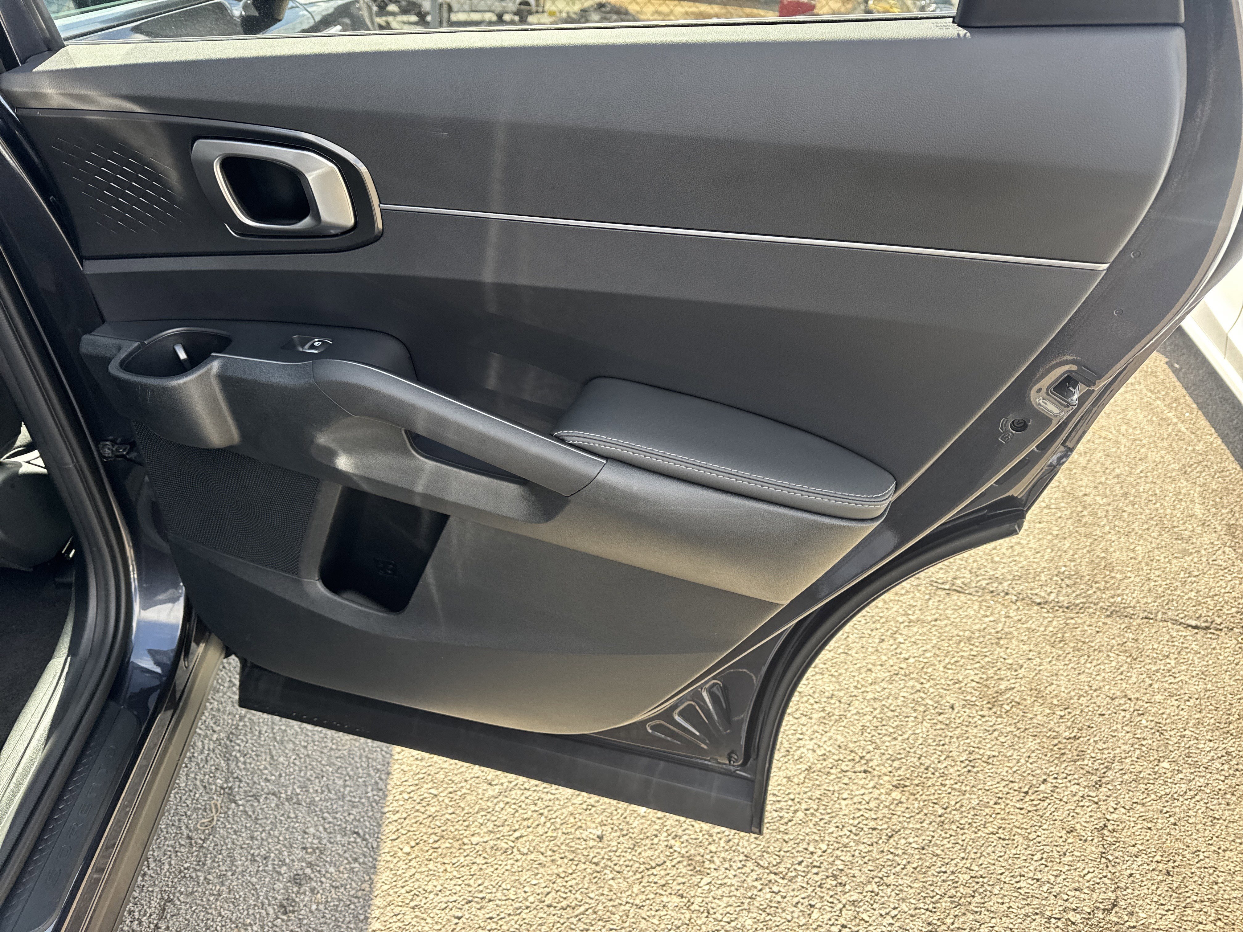 Certified 2025 Kia Sorento LX image 15