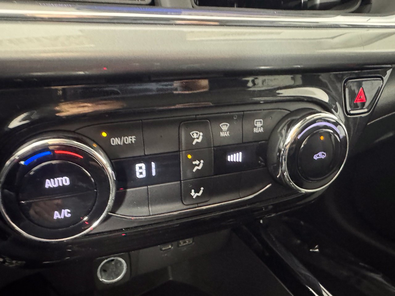 Used 2024 Chevrolet Trax LT FWD image 23