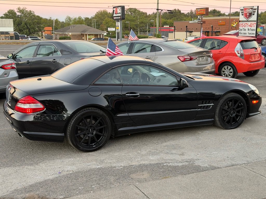 Used 2011 Mercedes-Benz SL 550 image 4