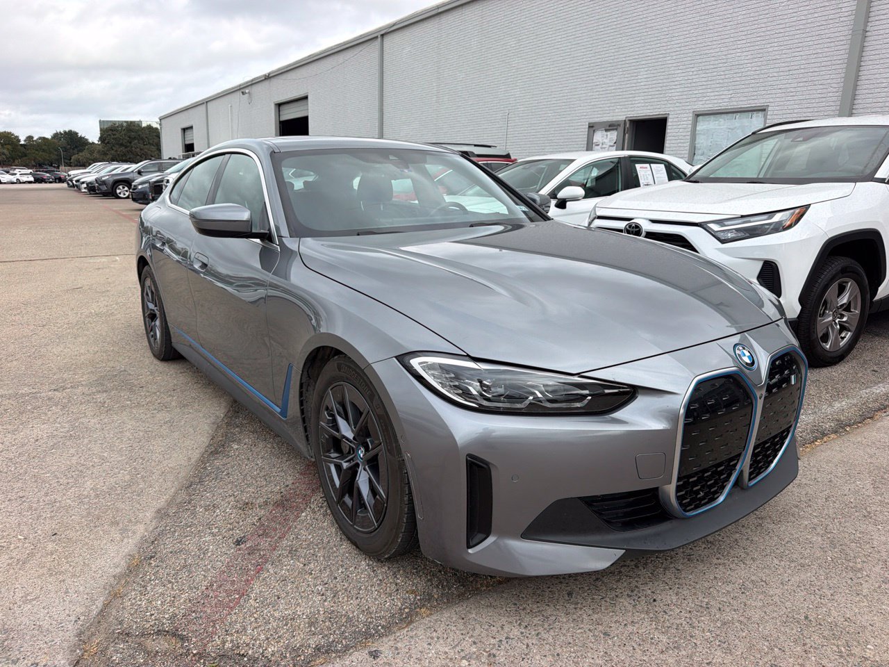 Used 2023 BMW i4 eDrive40 RWD image 3
