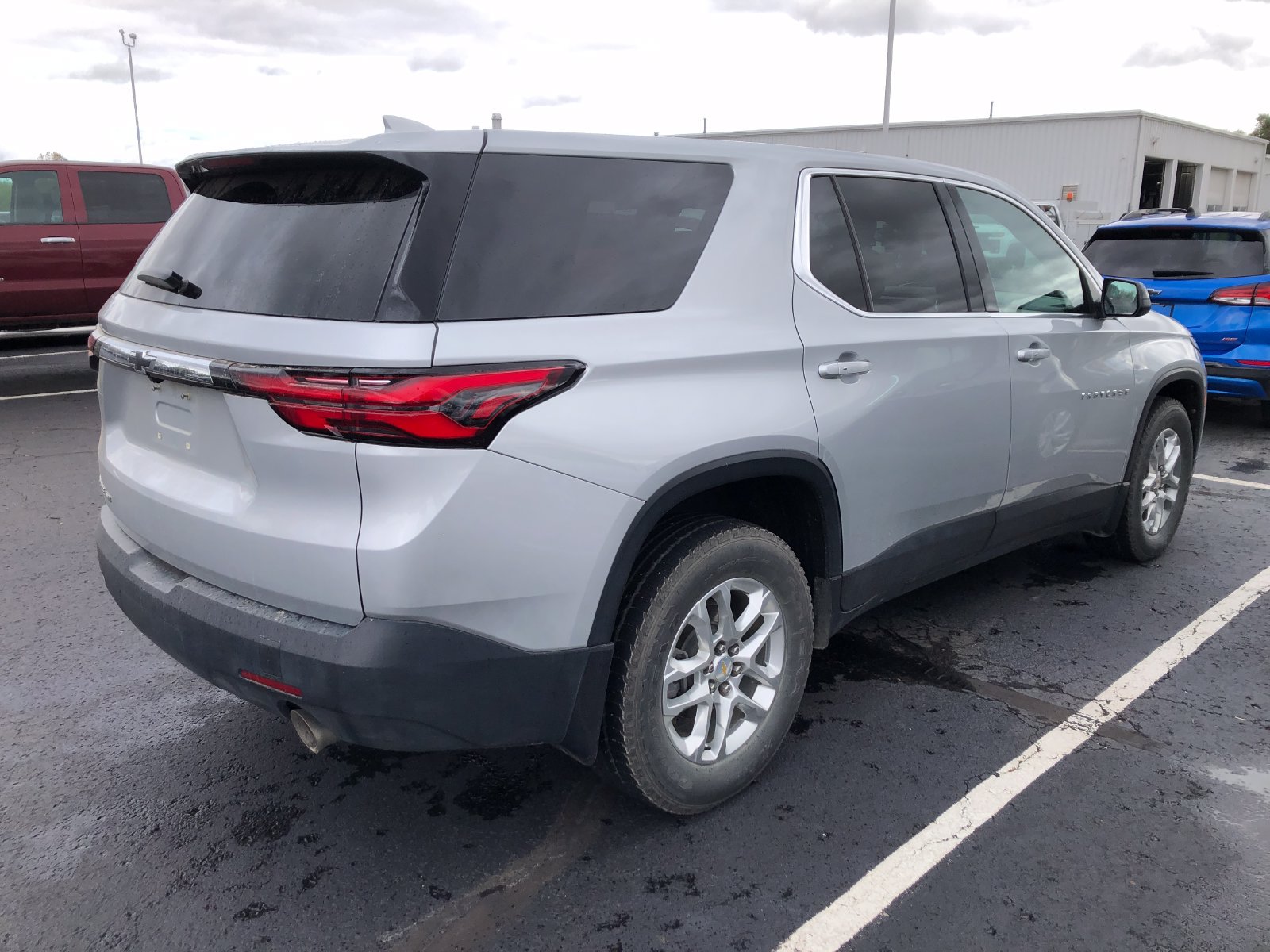 Used 2022 Chevrolet Traverse LS AWD/4WD image 4