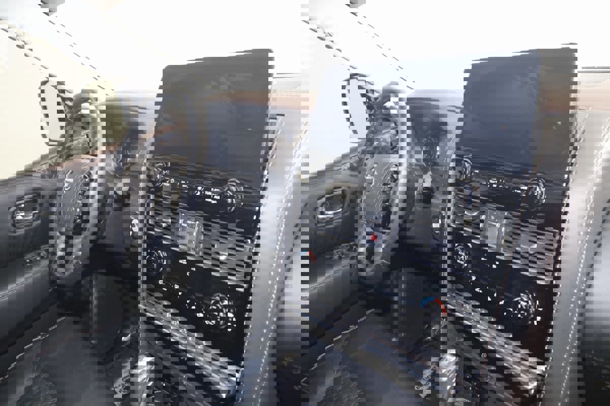 Used 2024 Nissan Armada Platinum w/ Captain's Chairs Package image 46