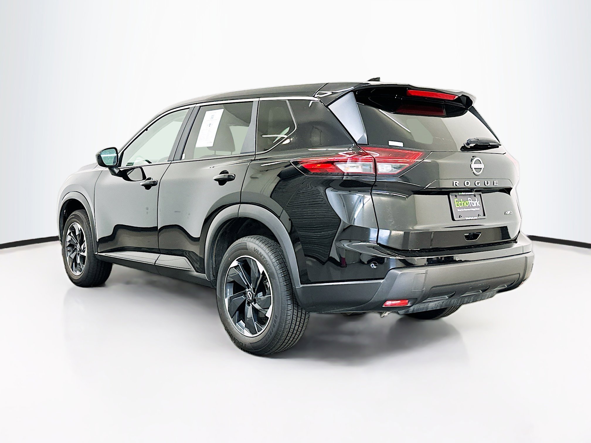 Used 2025 Nissan Rogue SV image 5