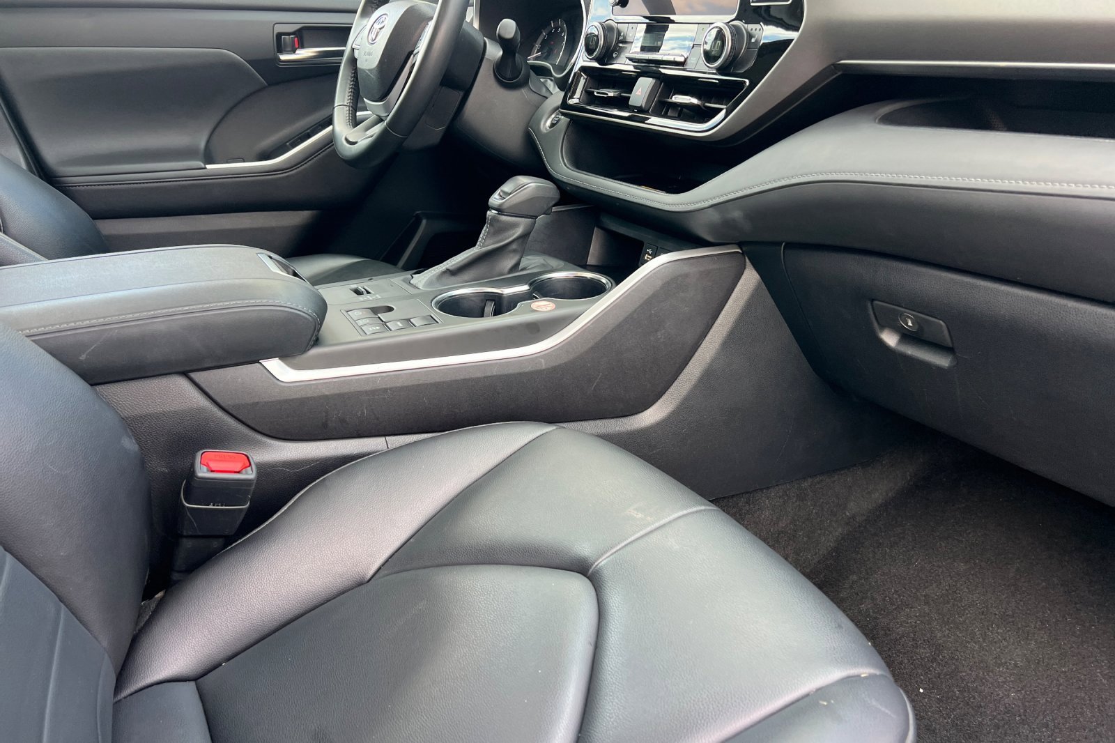 Used 2024 Toyota Highlander XLE image 19